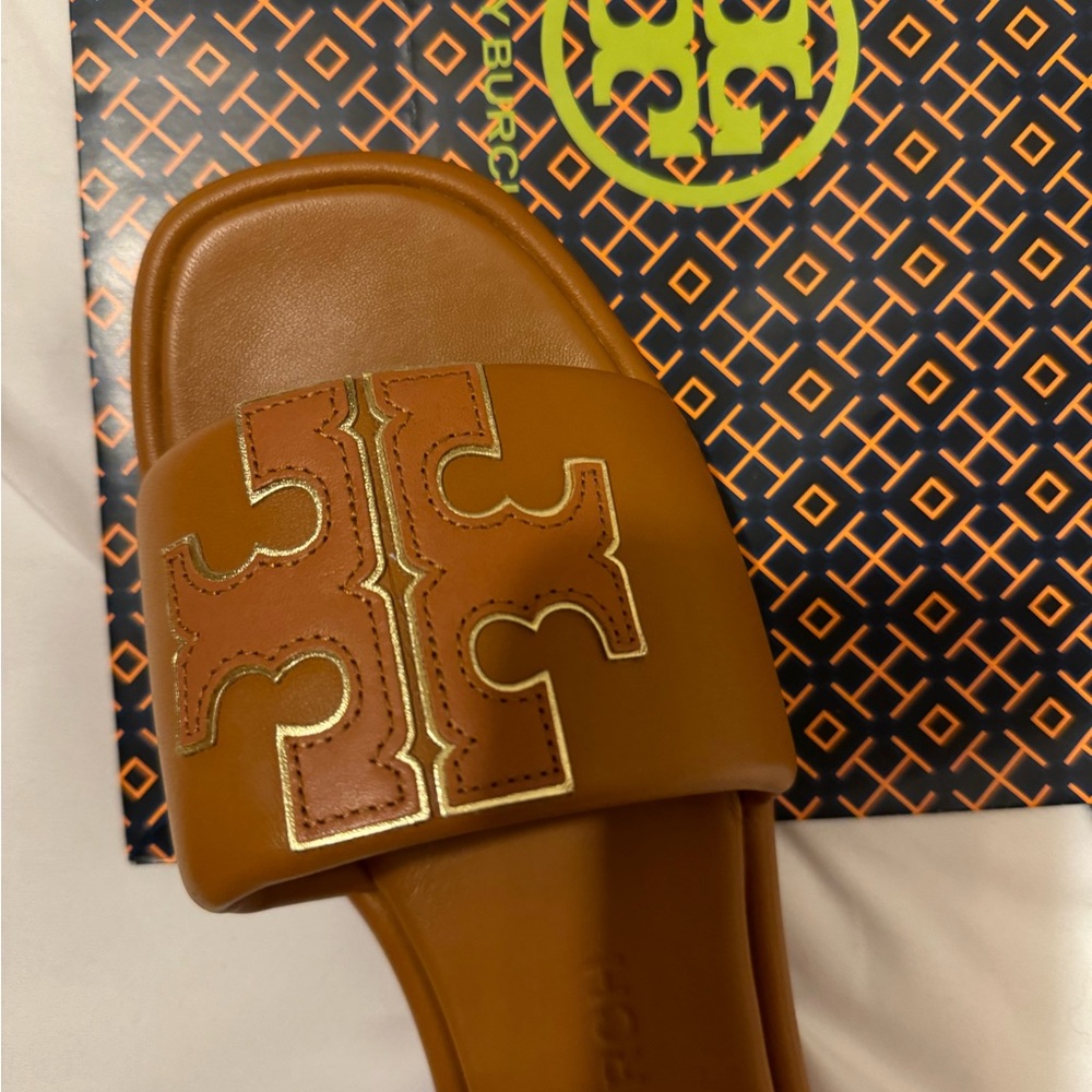 Tory Burch. Slide. Gorgeous chestnut color. Like new condition.
